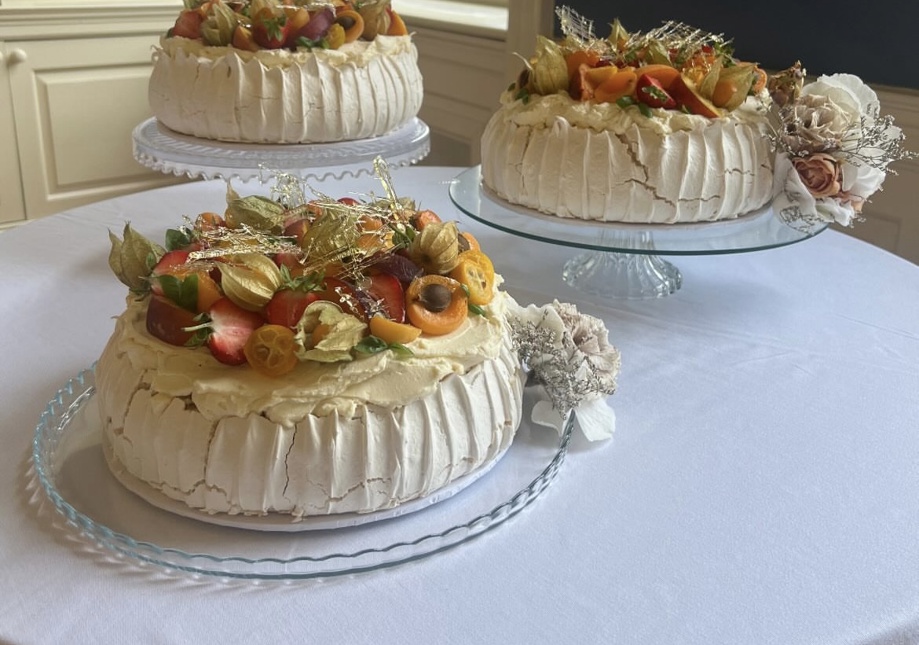 Wedding Pavlova Specialist 