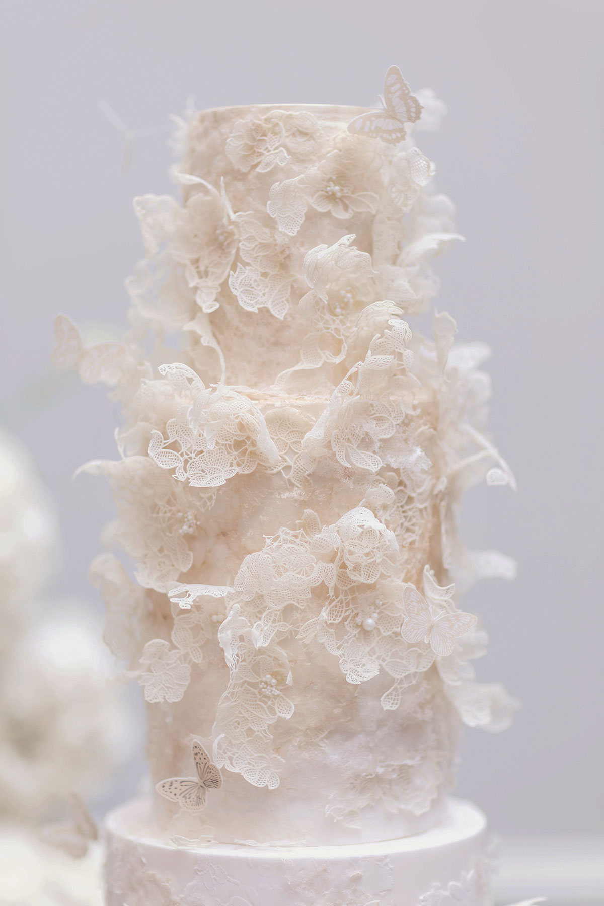 Luxury wedding cake by Denise Lai, female founder of YiShi Cake in Edinburgh, Scotland.