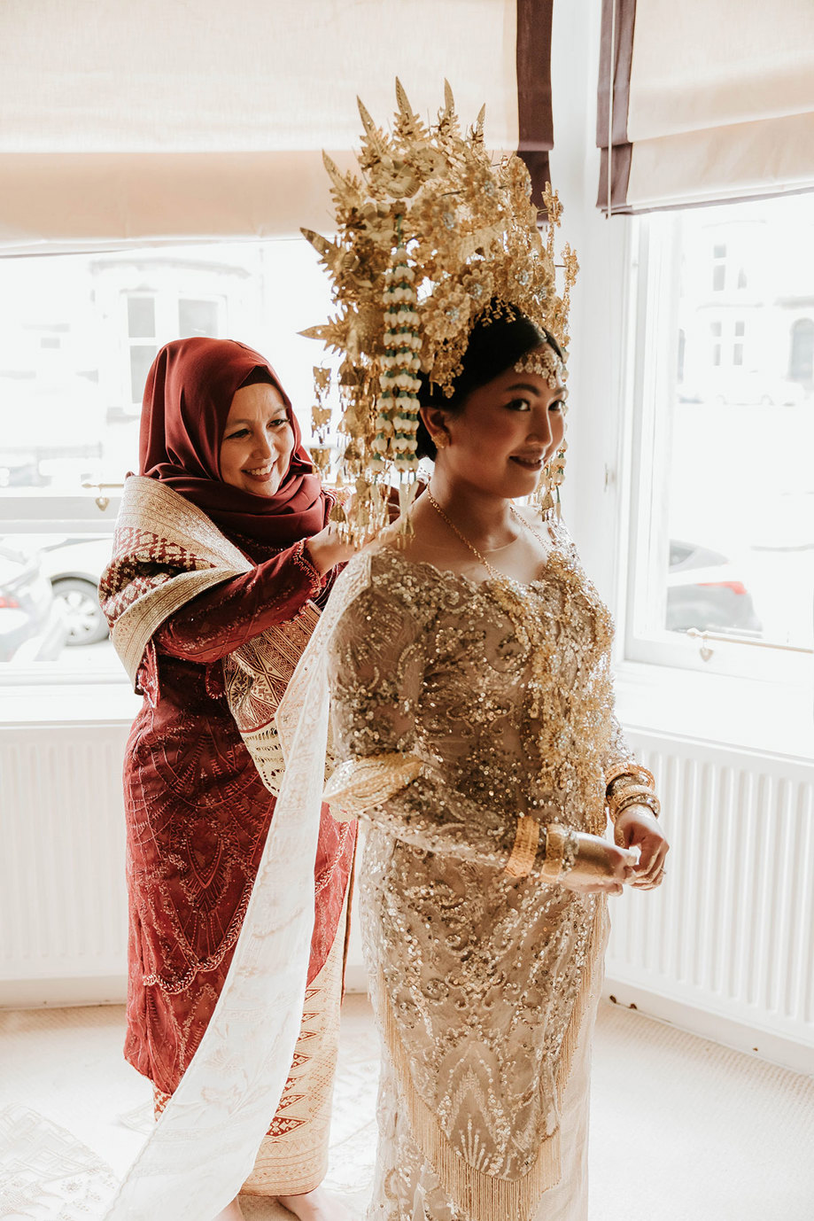 bride and mum getting ready signet library edinburgh