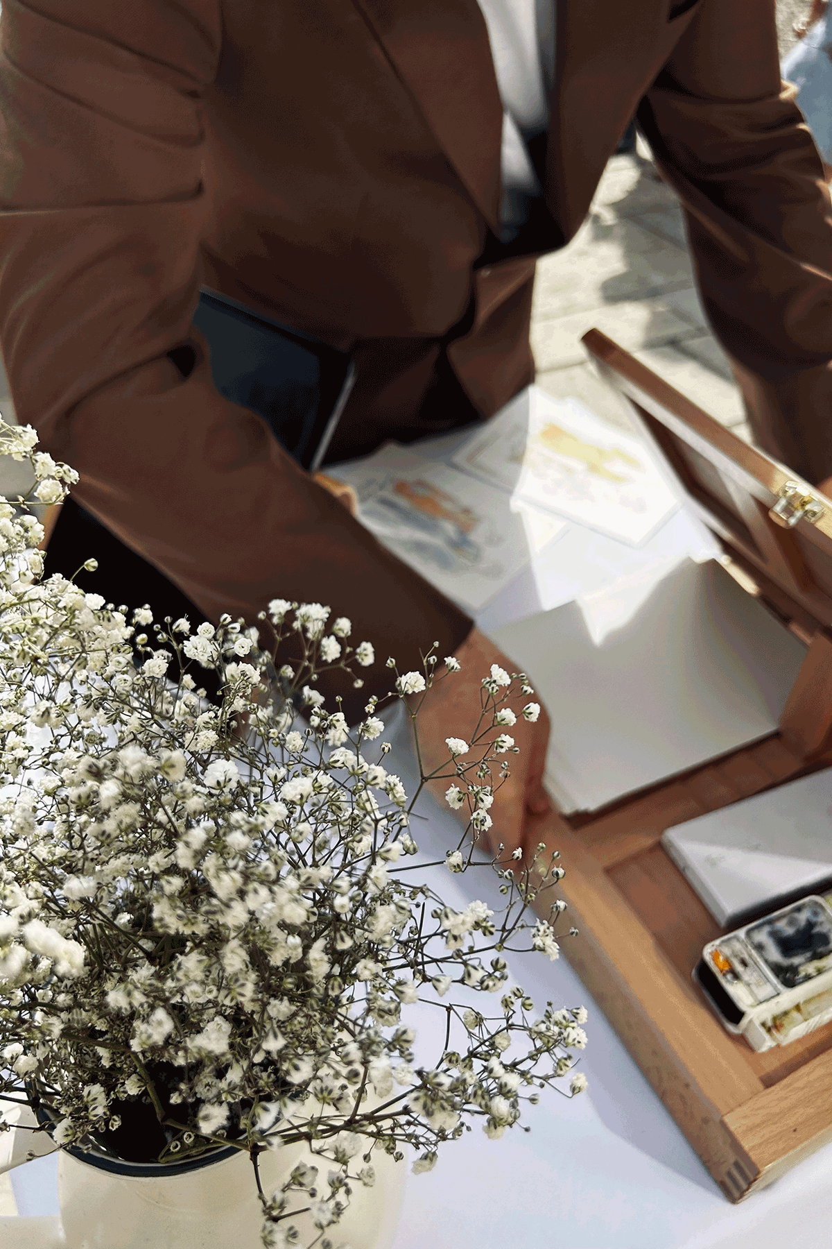 Close up shot of andrew working live at a wedding
