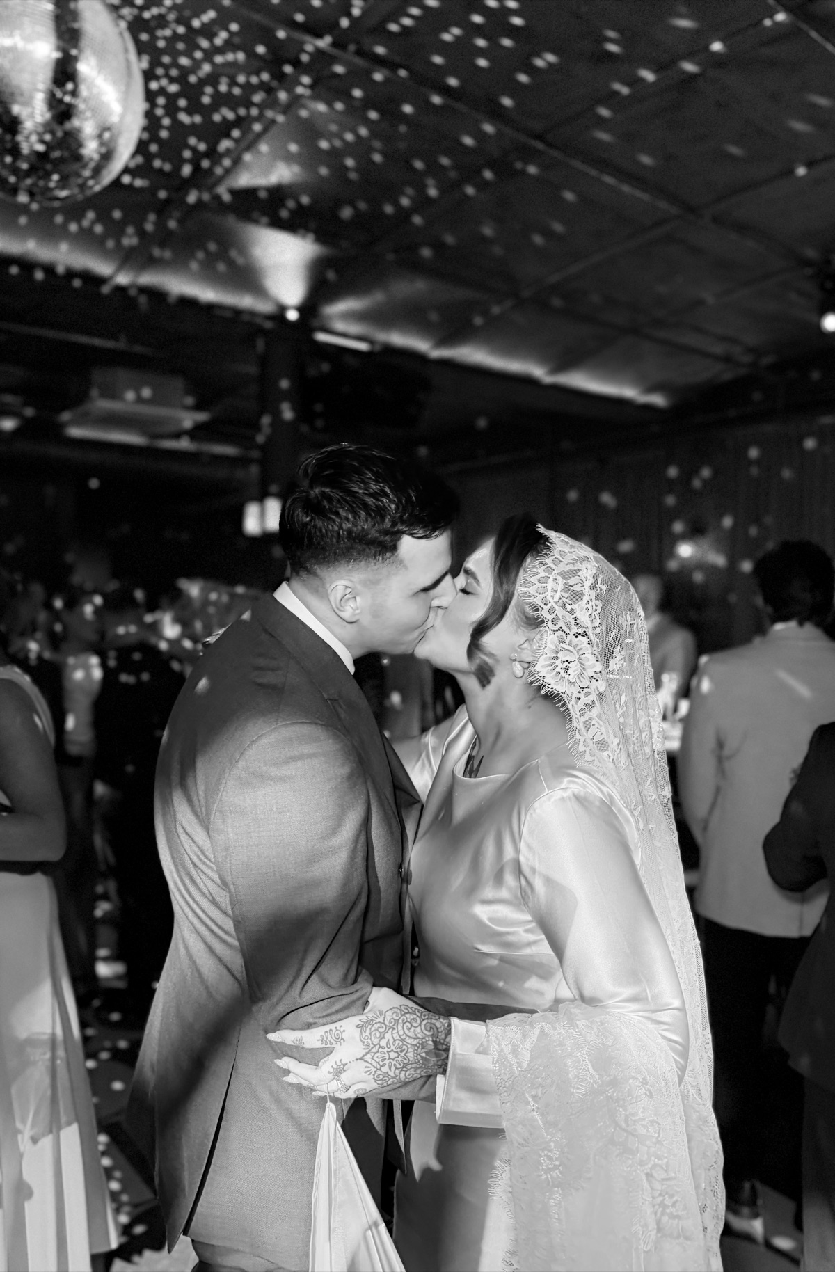 Newlyweds kissing on the dancefloor during their wedding reception at The Exchange in Glasgow.