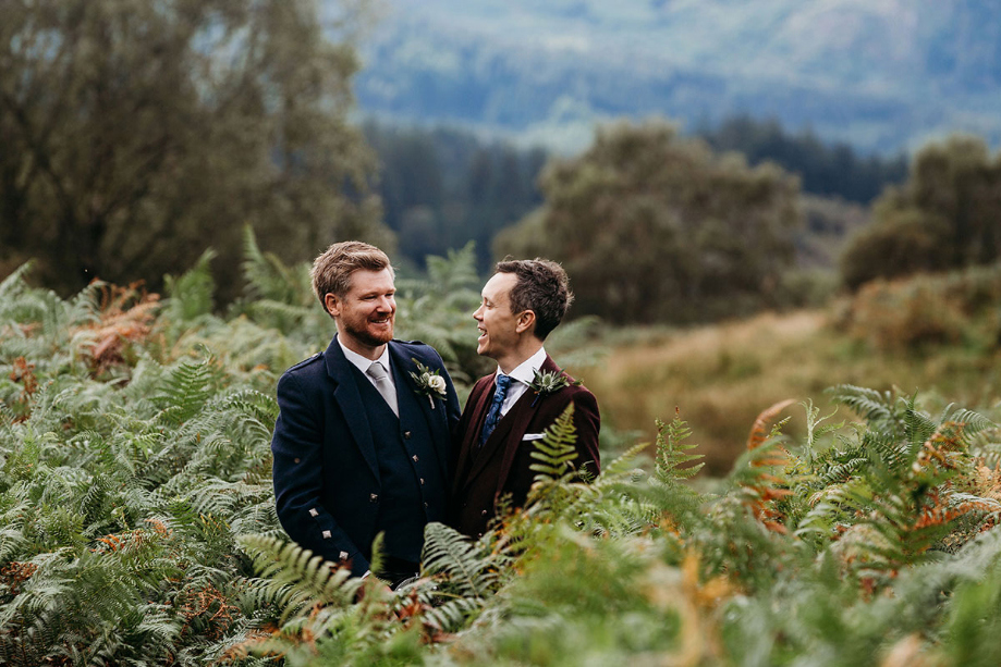 Newlywed portraits in the outdoor scenery 