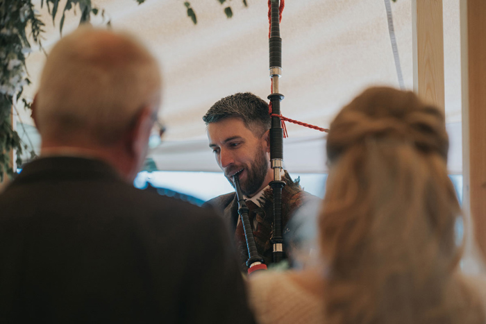 Groom plays bagpipes to surprise his bride