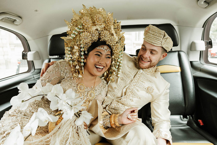 bride and groom in taxi edinburgh