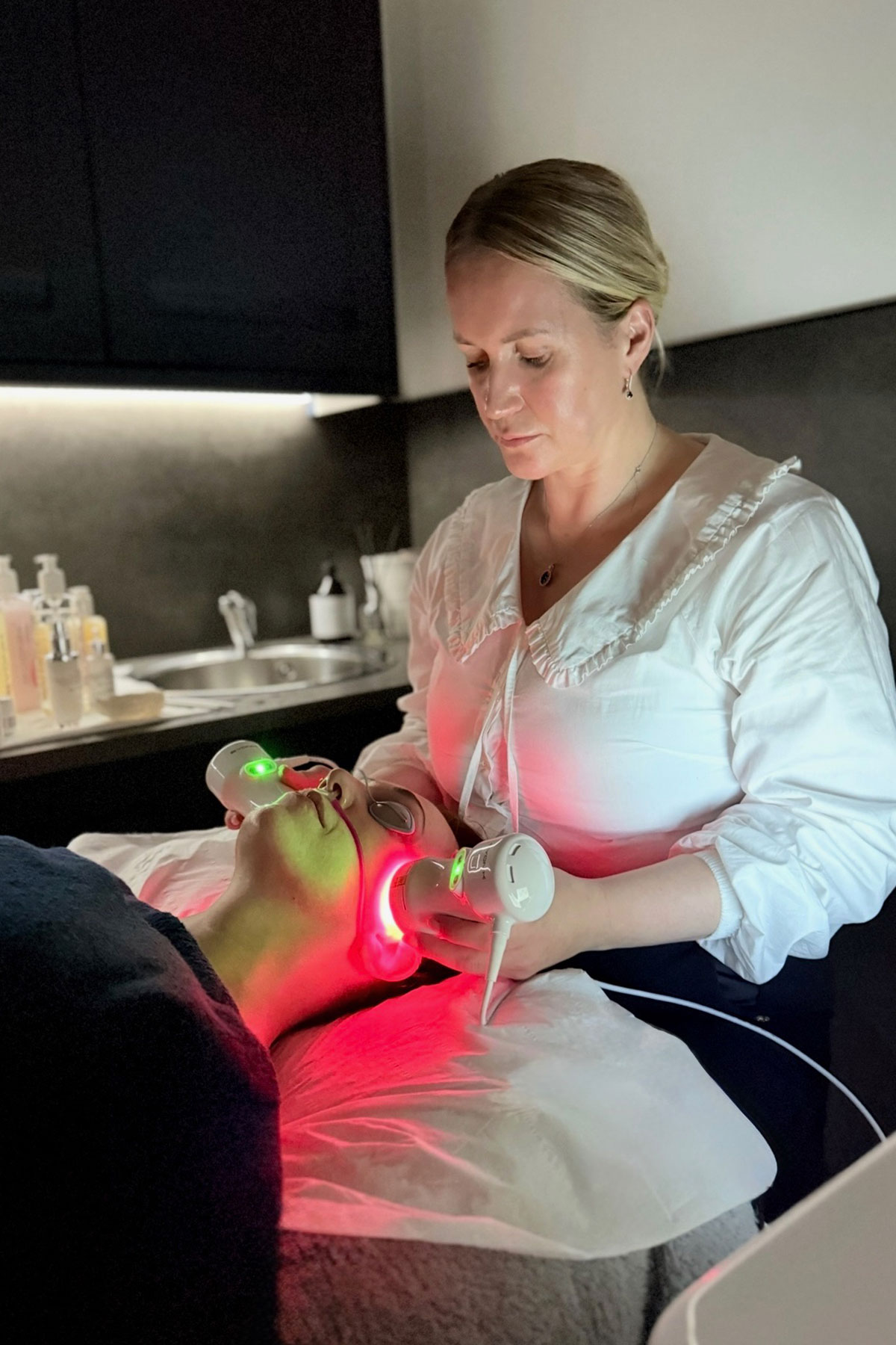 Laura Porter performing the Byonik Laser Facial at FAB Salons Glasgow, using LED technology