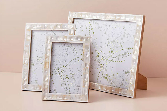 Picture frames in various sizes