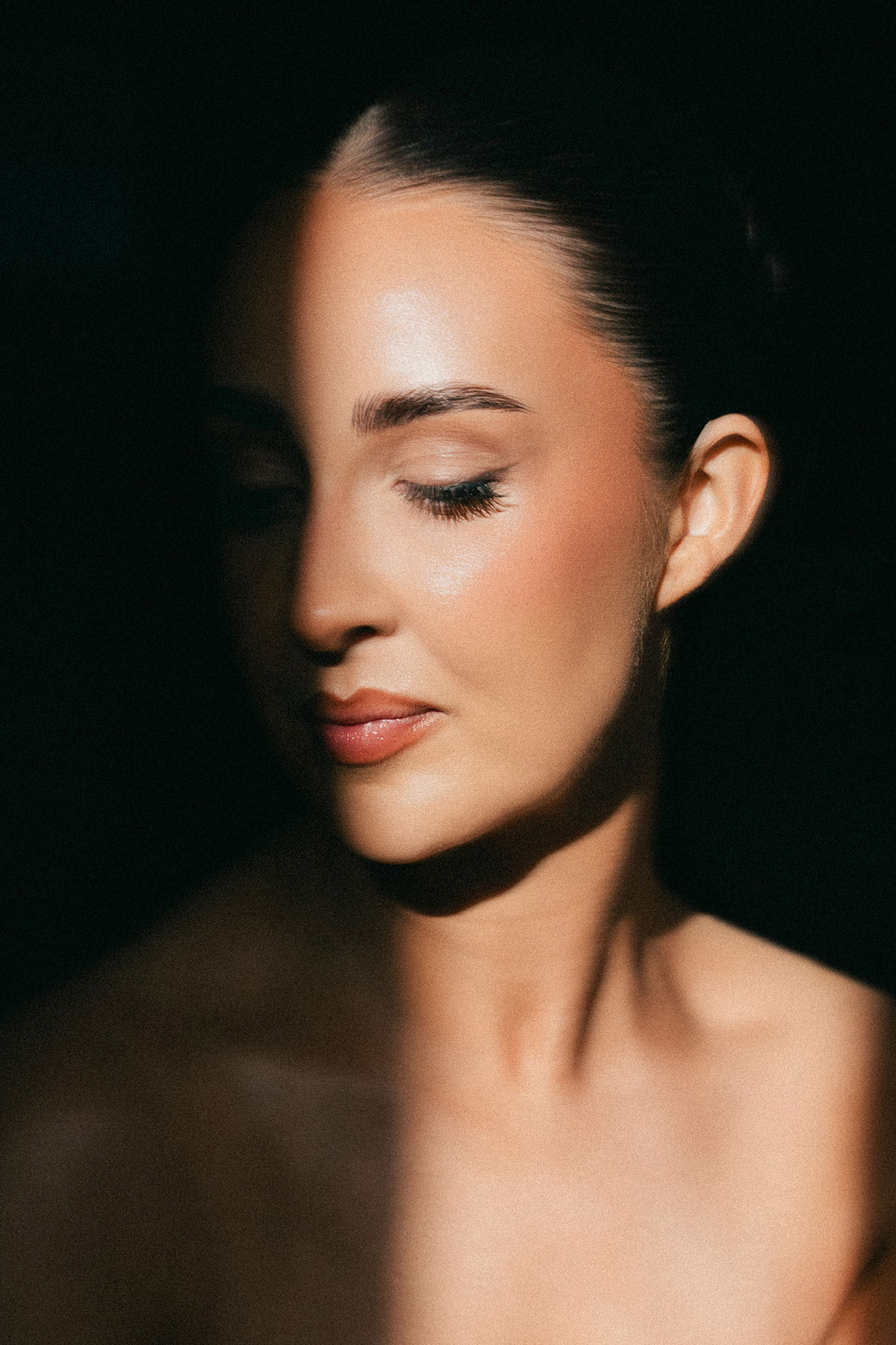 Bridal beauty portrait with soft lighting and natural makeup for modern wedding look