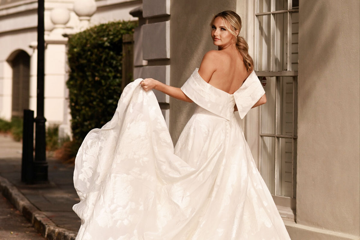 How do I safely transport, store and steam my wedding dress? How do I safely transport, store and steam my wedding dress?
