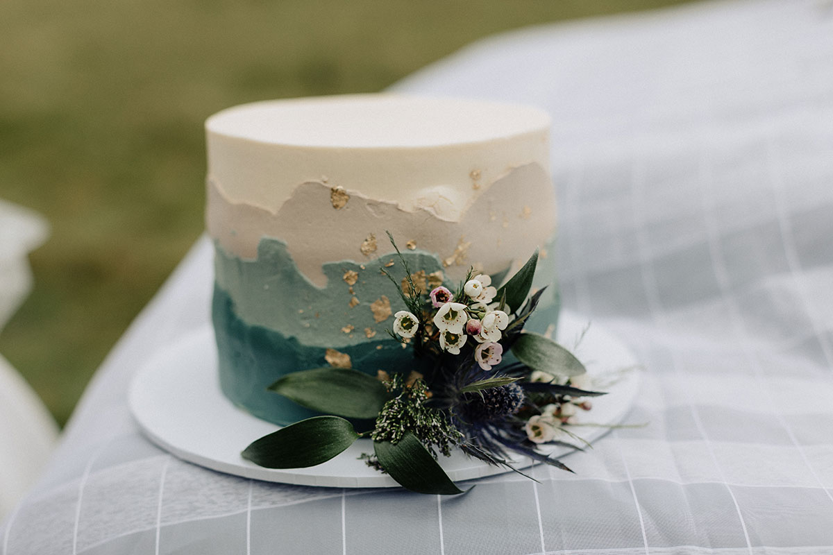 Blue and white wedding cake with flower decoration