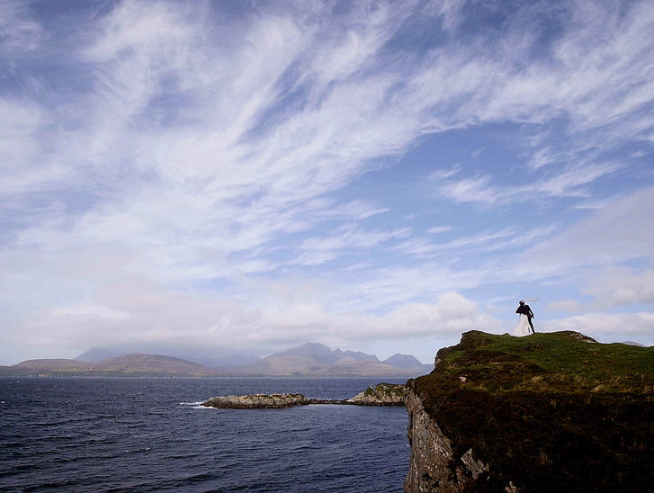 dunscaith-castle-isle-of-skye-elopement-cliff-edge-drone-cinematography