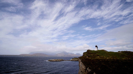 dunscaith-castle-isle-of-skye-elopement-cliff-edge-drone-cinematography