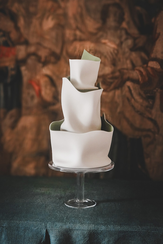 YiShi Cake Designer Collection three-tier contoured cake