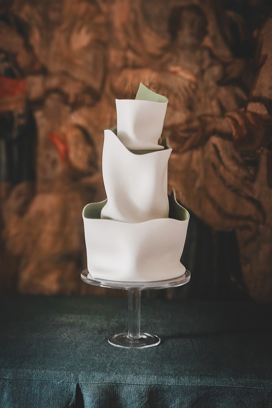 YiShi Cake Designer Collection three-tier contoured cake