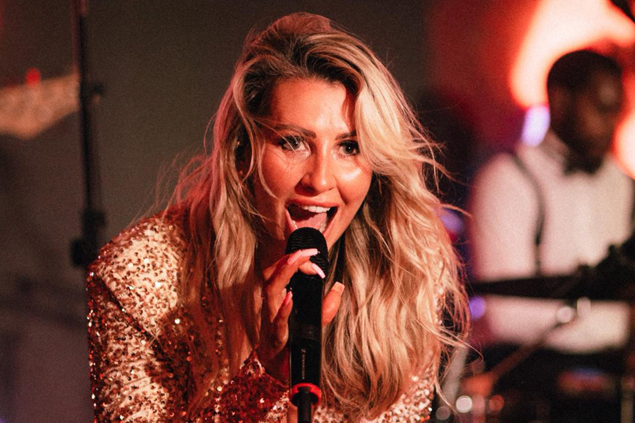 Laura Purdue Wedding Vocalist singing live during a high-energy wedding reception