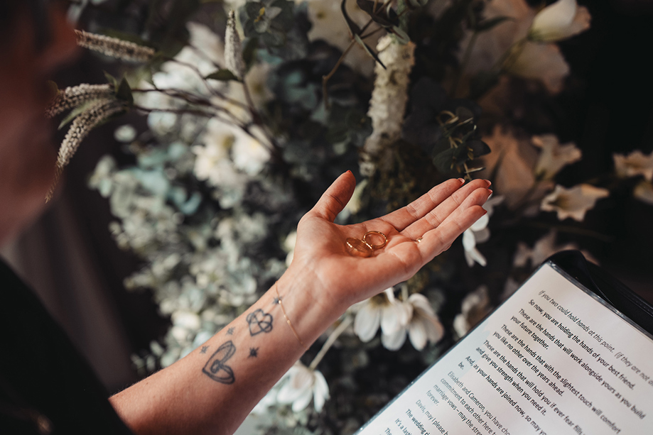 Fiona MacAlister Celebrant holds the couple’s wedding rings in her hand during a personalised Scottish wedding ceremony.