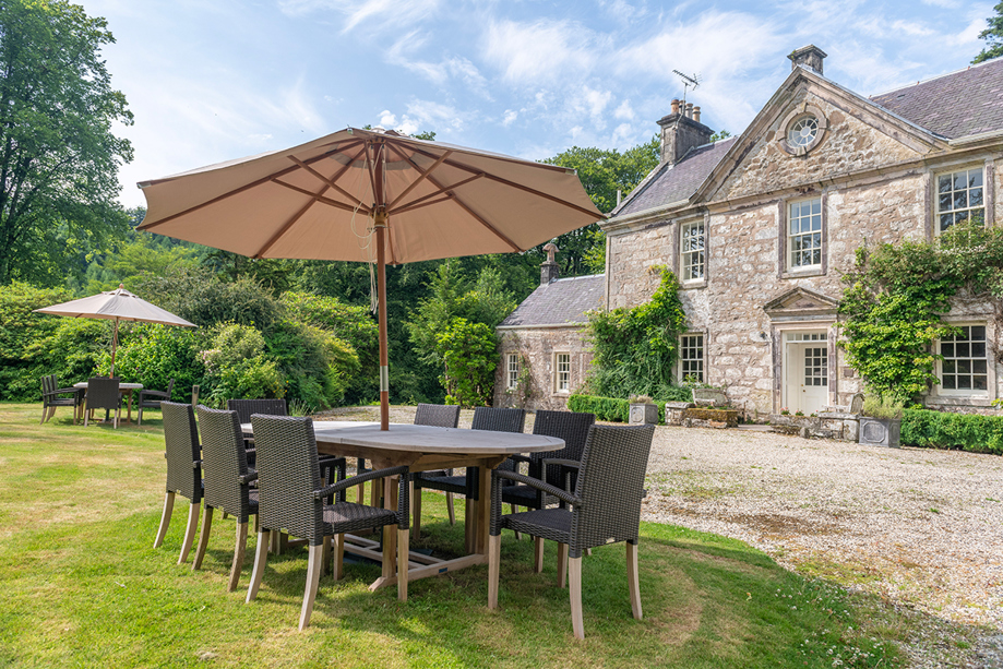 Outdoor seating and landscaped gardens at Broomholm Manor, ideal for wedding drinks receptions and private stays.