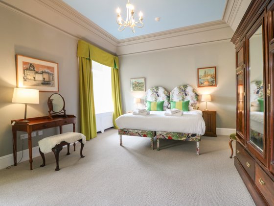 Macdui apartment bedroom
