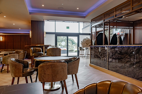 Riverside Lodge Hotel bar with leather chairs and round tables