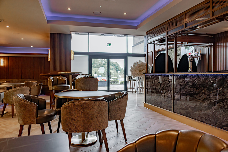 Riverside Lodge Hotel bar with leather chairs and round tables