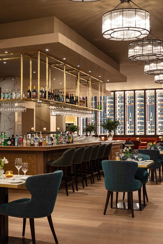 Charlie's restaurant bar at SCHLOSS Roxburghe.