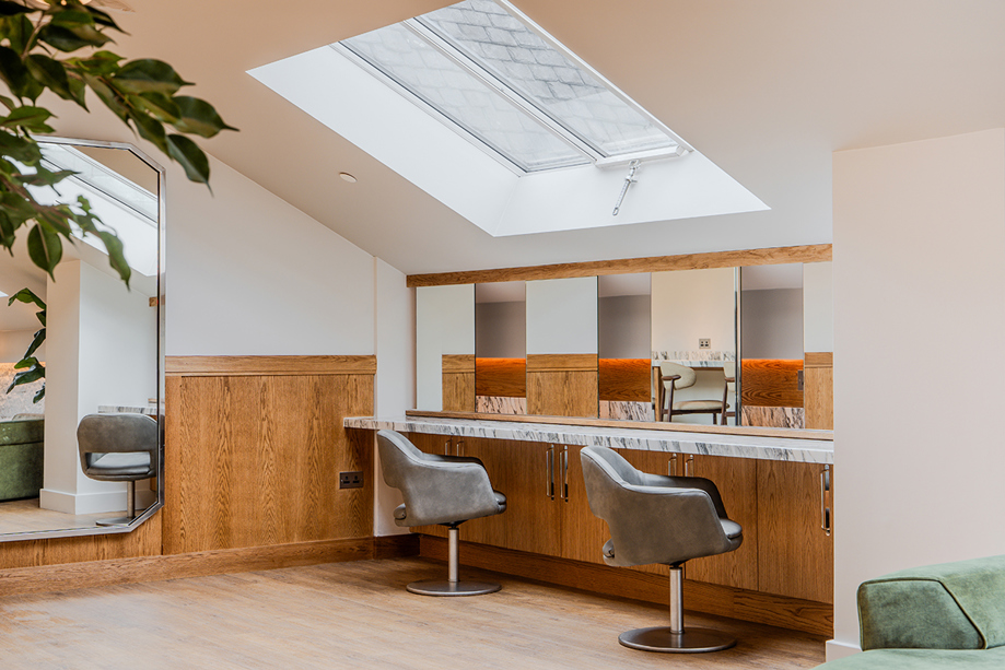 The Exchange in Glasgow's bright getting-ready area, The Parlour, showing seated desk space with mirrors.