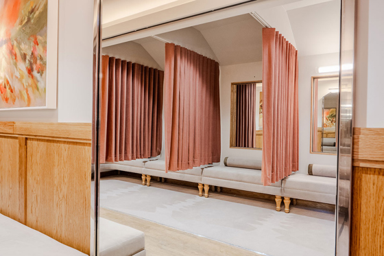 The Parlour at The Exchange in Glasgow, a getting ready space for the bridal party or groomsmen.