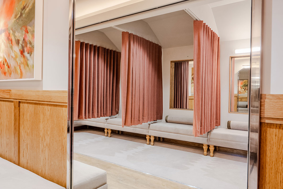 The Parlour at The Exchange in Glasgow, a getting ready space for the bridal party or groomsmen.
